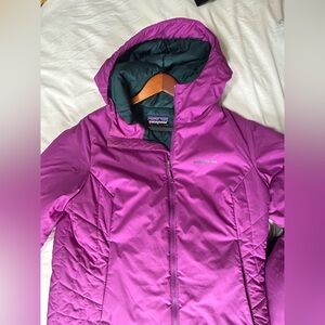 Patagonia Women's Micro Puff Hoodie- Bright Magenta size XL